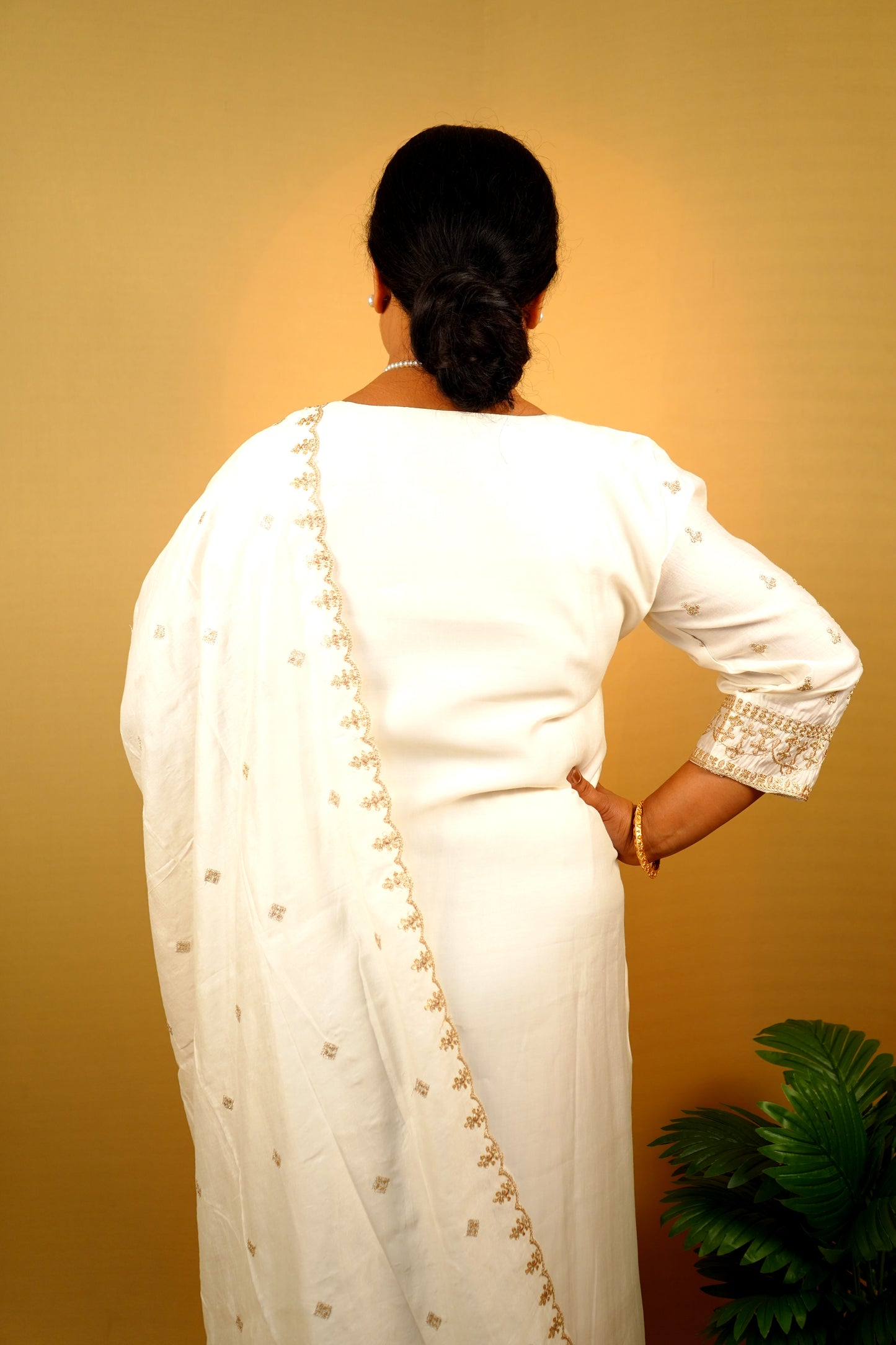 Ruhani Three Piece Straight Cut Kurti Set