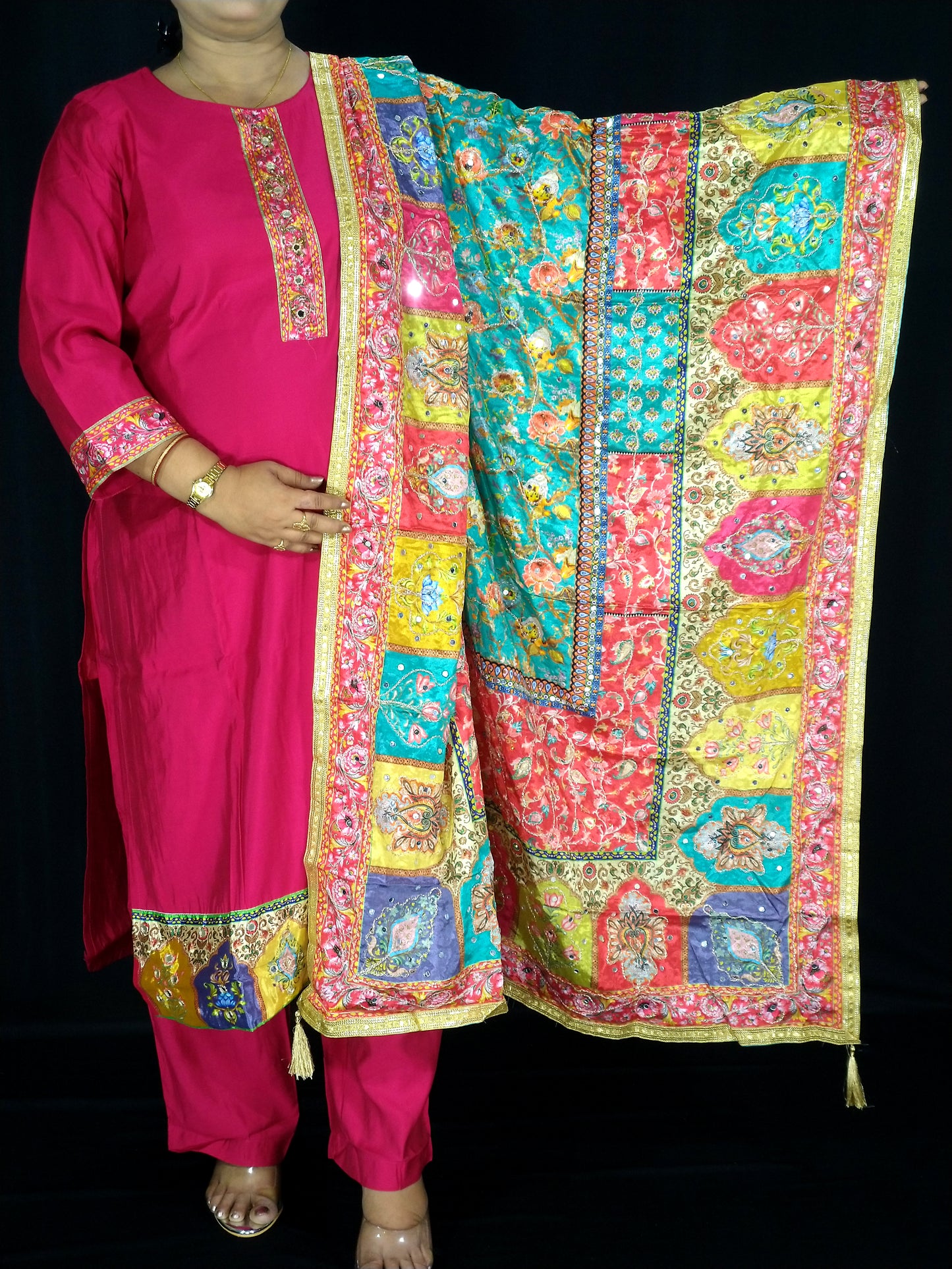 Saanvi Three Piece Straight Cut Kurti Set