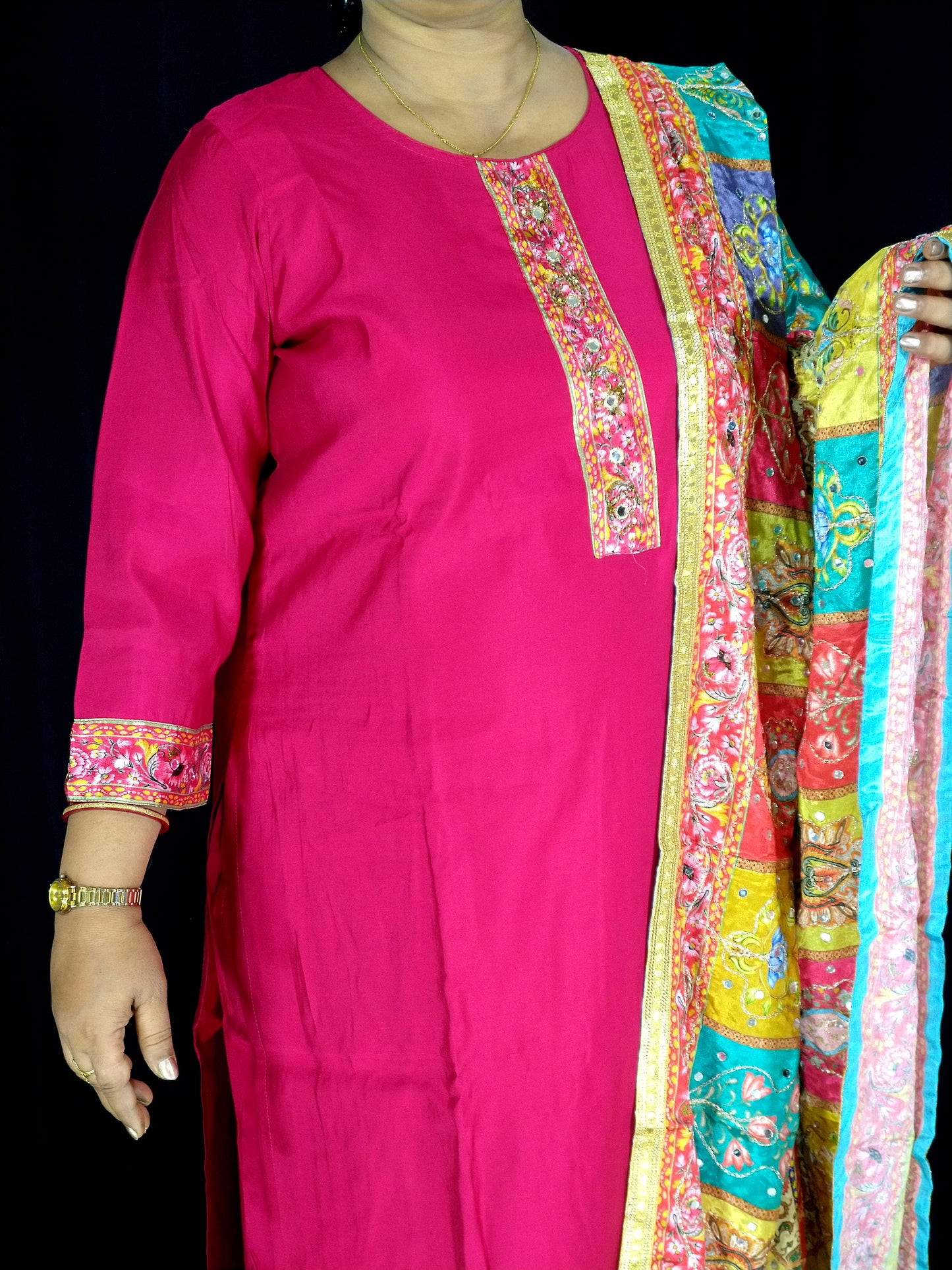 Saanvi Three Piece Straight Cut Kurti Set