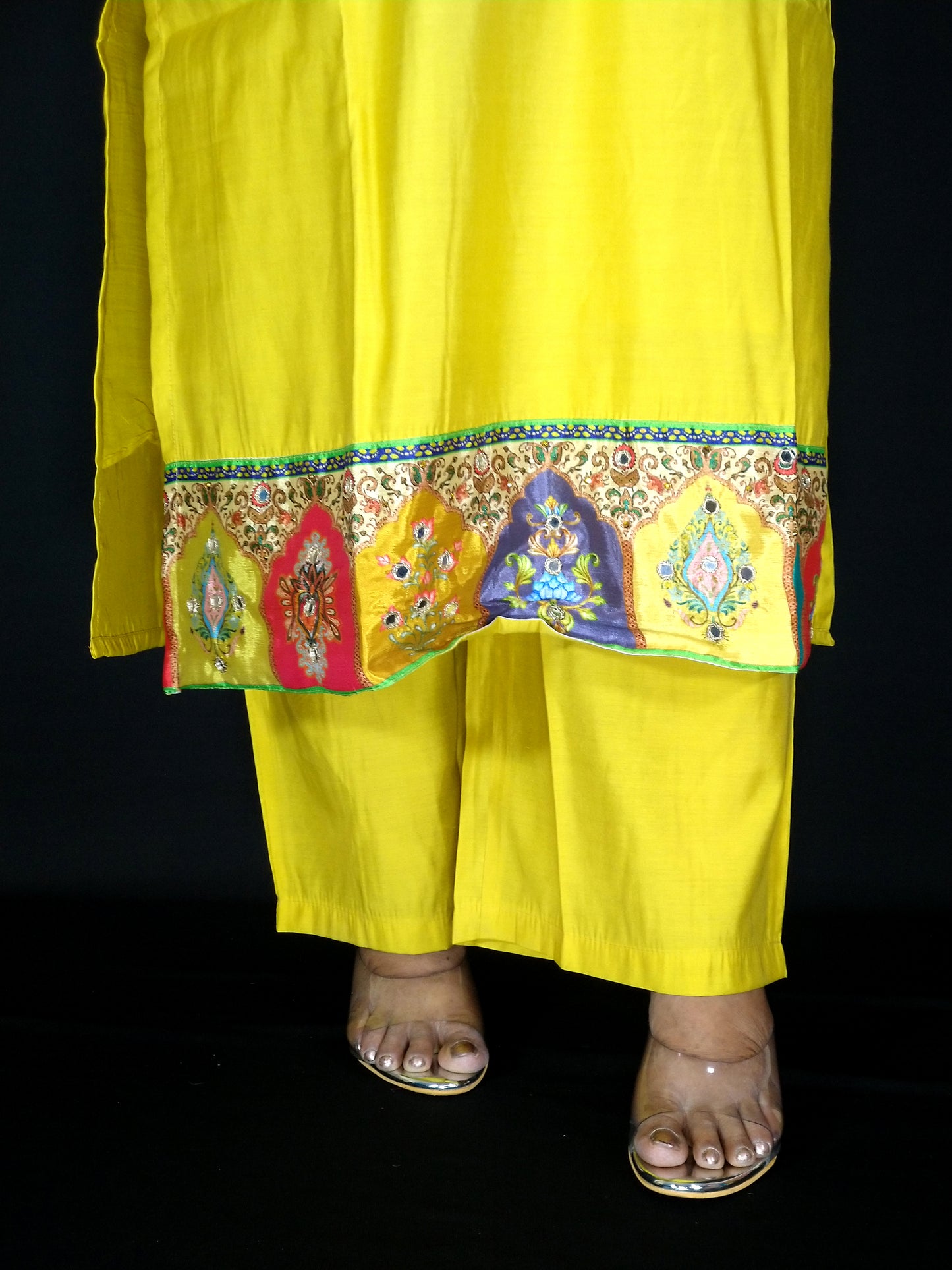 Taraana Three Piece Straight Cut Kurti Set