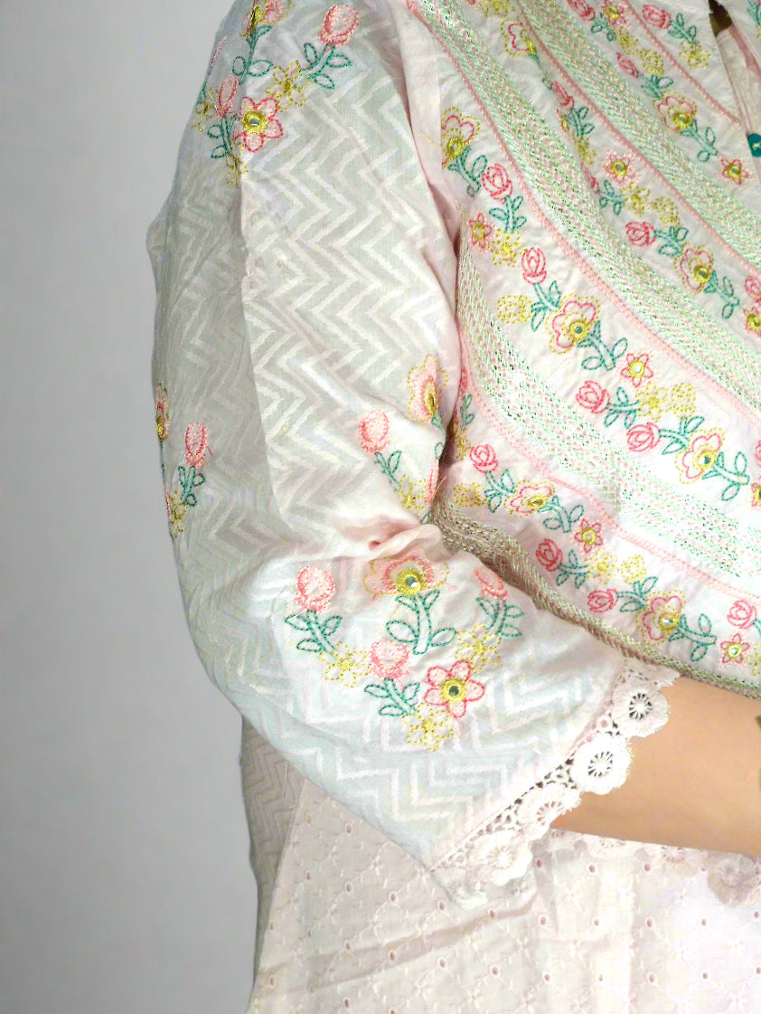 Saanvi Three Piece Straight Cut Kurti Set