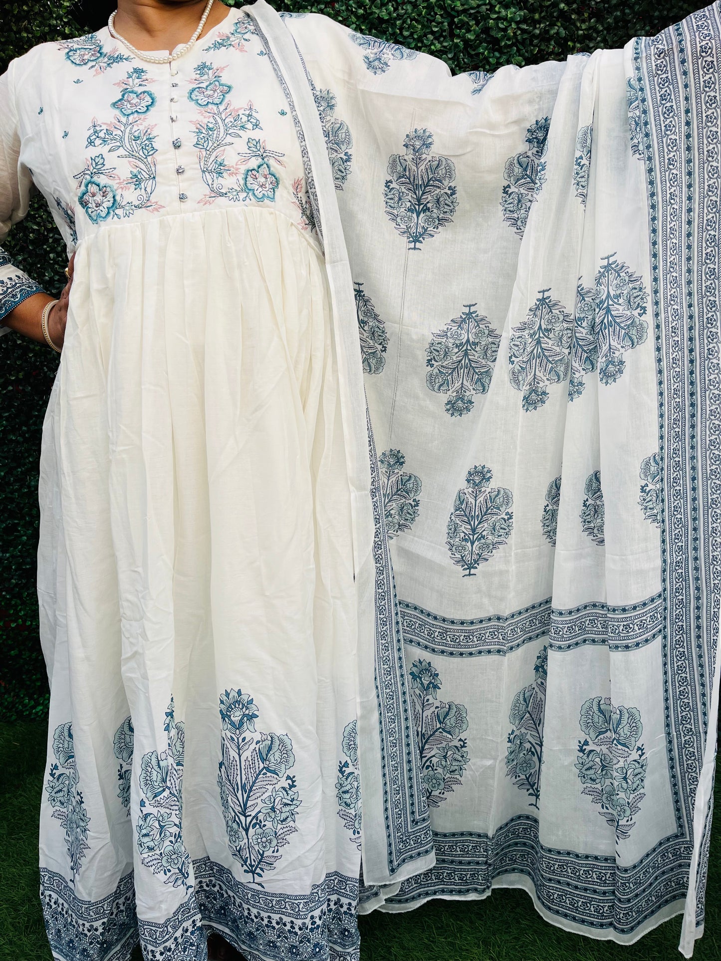 Ruhani Three Piece Naira Cut Kurti Set