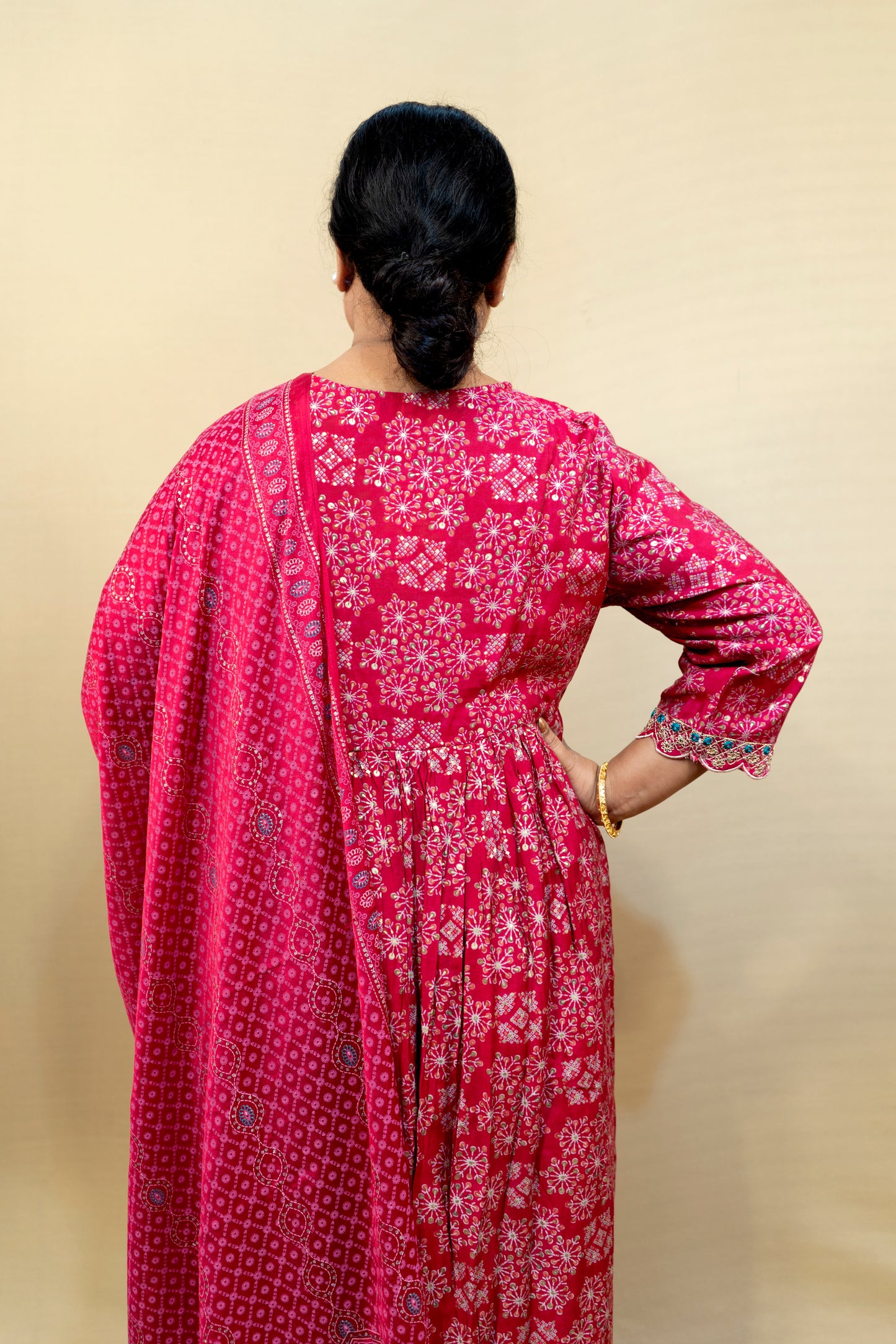 Saanvi Three Piece Naira Cut Kurti Set